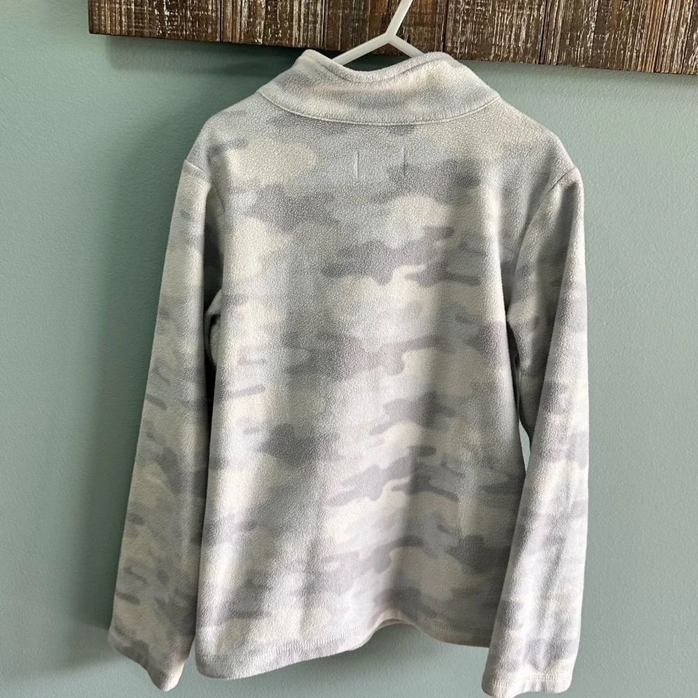 The Children's Place girls sweater grey camo size M 7-8